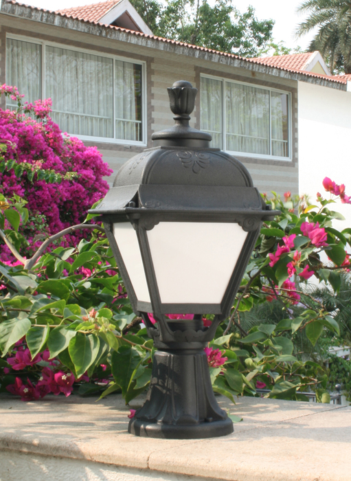 Loose-fit round neck sweater