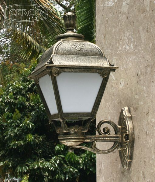 Loose-fit round neck sweater