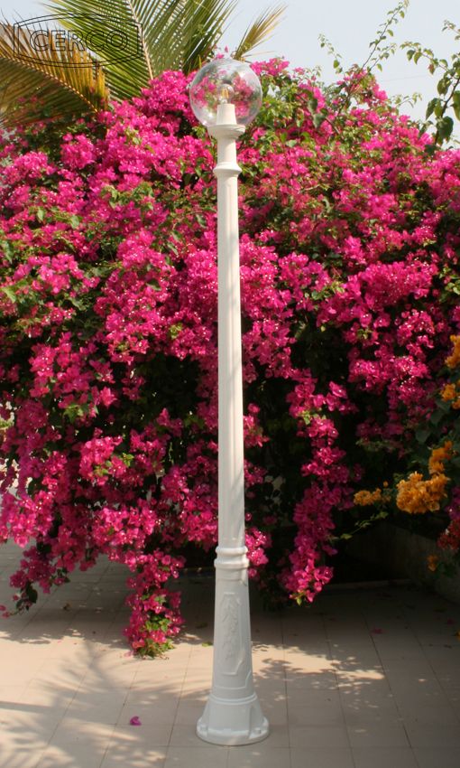 Loose-fit round neck sweater