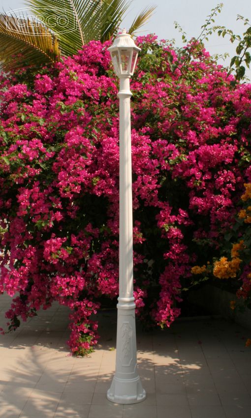 Loose-fit round neck sweater