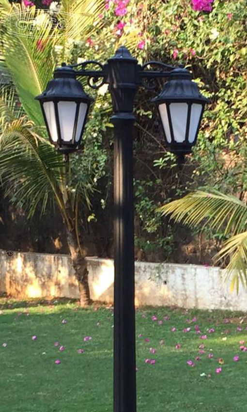 Loose-fit round neck sweater