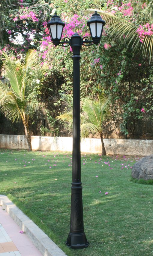 Loose-fit round neck sweater