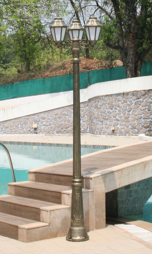 Loose-fit round neck sweater