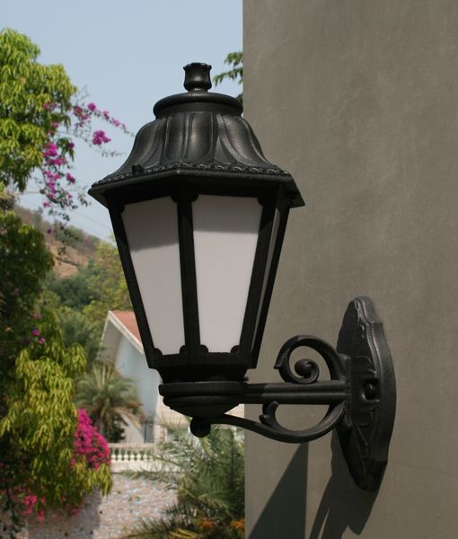 Loose-fit round neck sweater