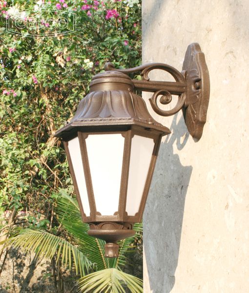 Loose-fit round neck sweater